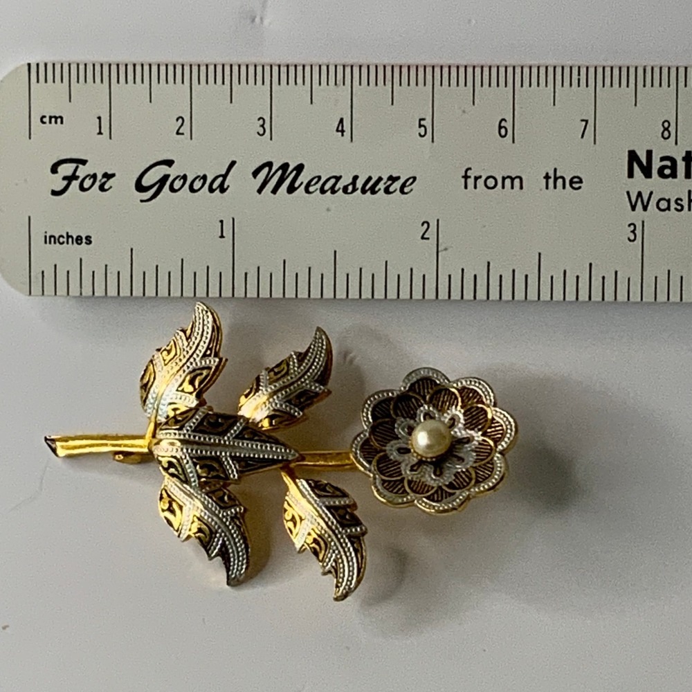 Vintage Gold Tone Flower with pearl brooch made in Spain